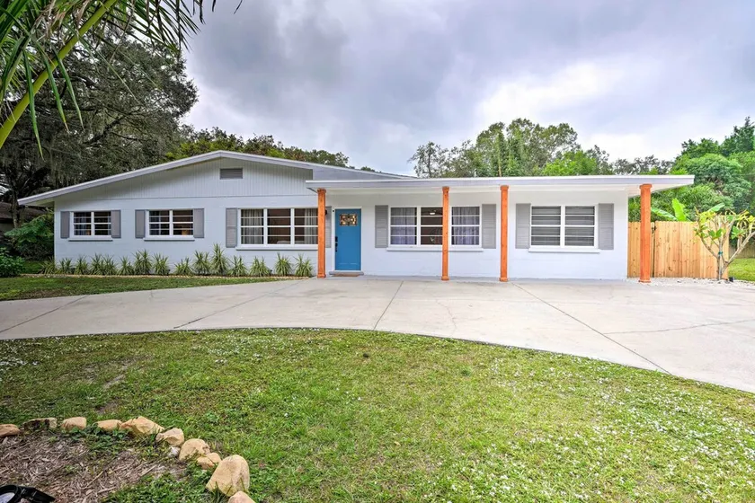 Walk to Restaurants: Sarasota Home w/ Lanai! - Image 1
