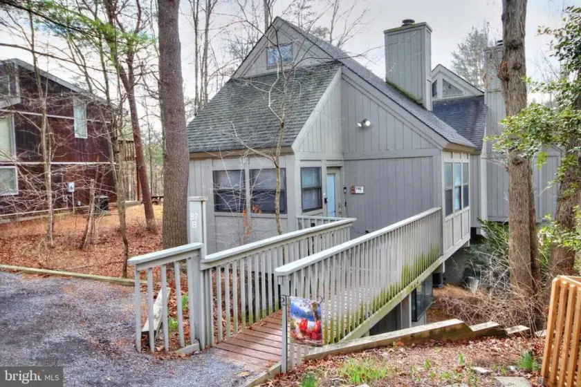 CozyBearCave at Lake Laura - Image 1