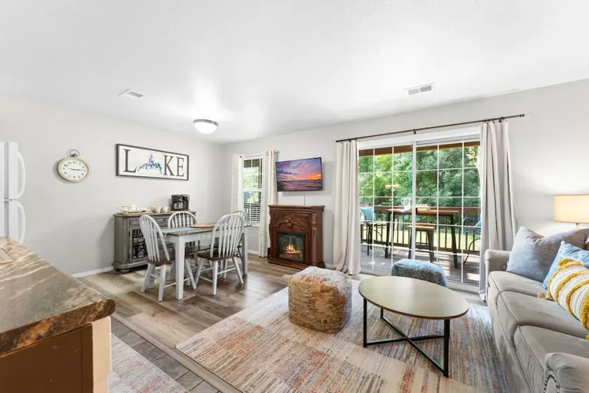 Tucked Away 1bd with King bed Close to it all! - Image 1