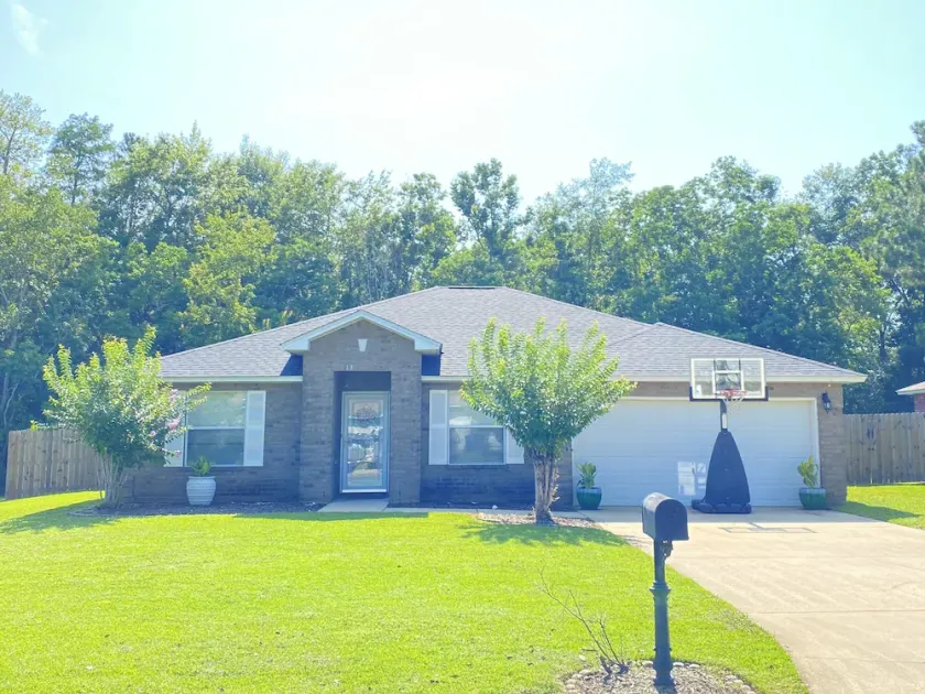 Ready to be near all the local’s favorites? This house is it! - Image 1