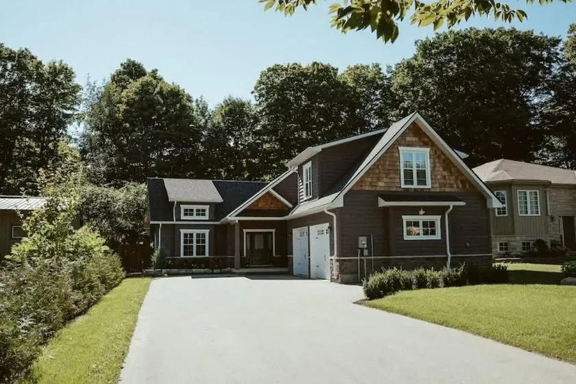 Beach House 5 Star Gem with a Muskoka room and Yoga Studio - Image 1