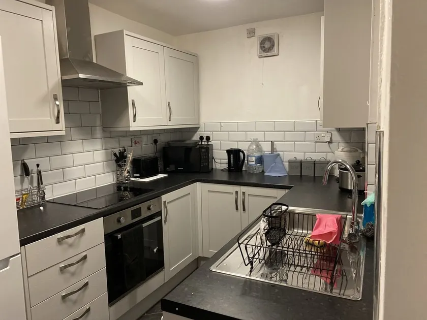 Nottingham Comfy Home newly refurbished - Image 1