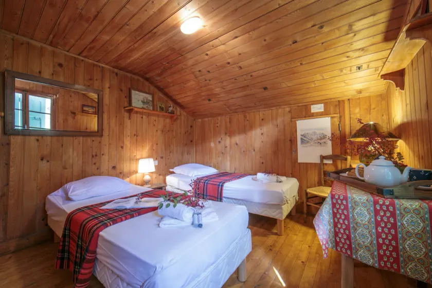 Chalet L’eau vive Near ski 3BR for 6 - Happy Rentals - Image 1