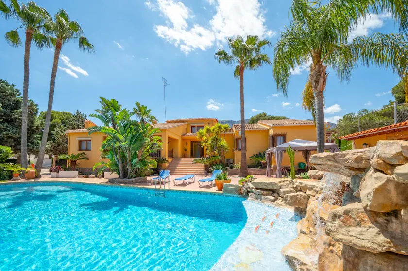 Spectacular villa with pool and private tennis court150 meters from the sea - Image 1