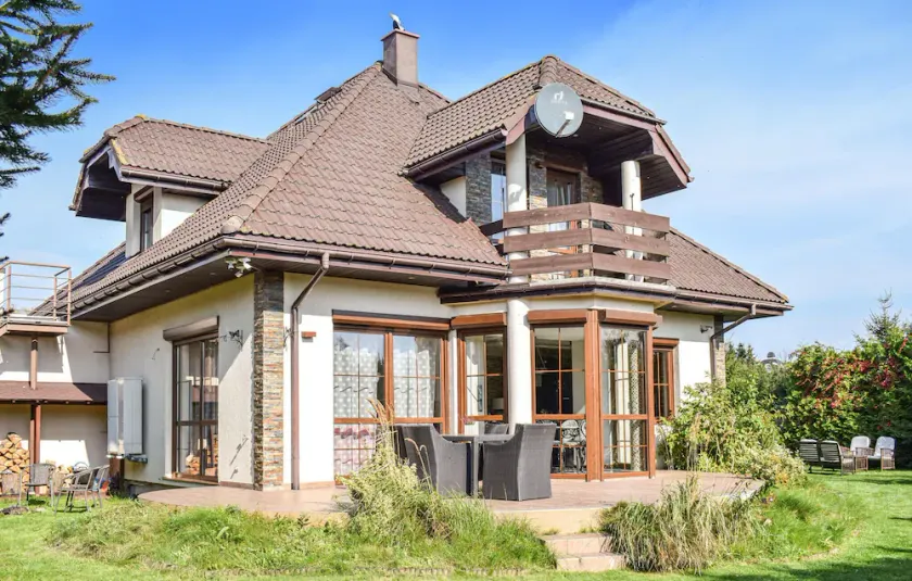5 Bedroom Beautiful Home In Mscice - Image 1