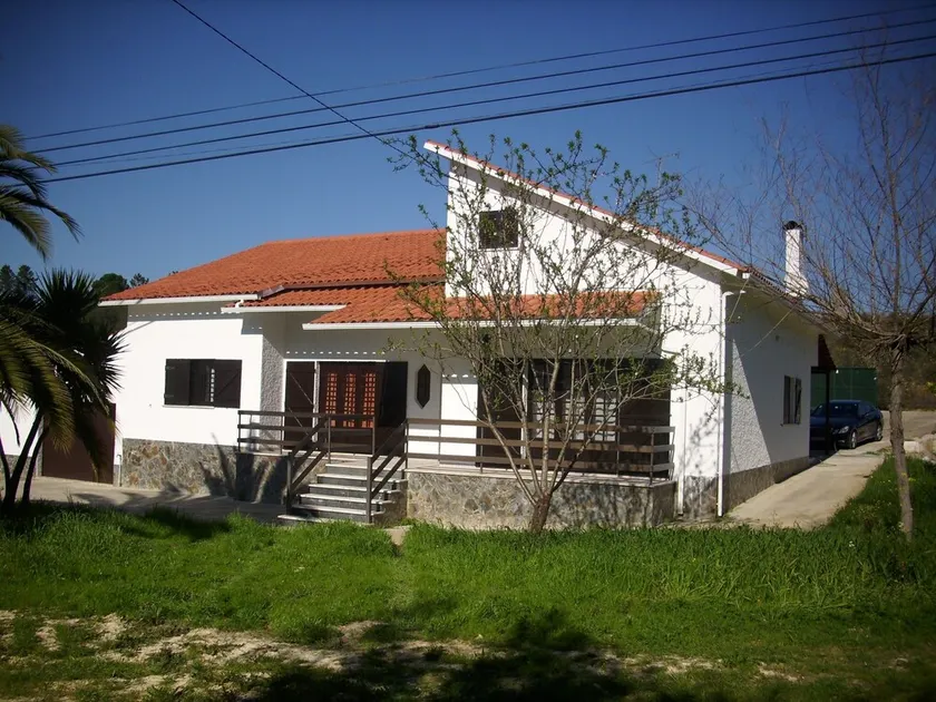 Maison des tourterelles dans un endroit calme - Image 1
