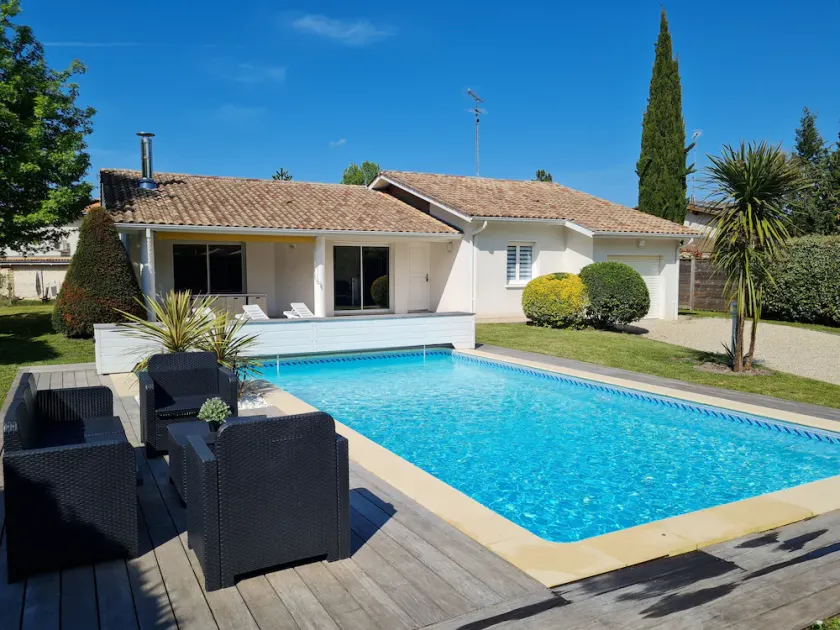 Heated swimming pool 4-star tourist accommodation 10mns walk from port Biganos - Image 1