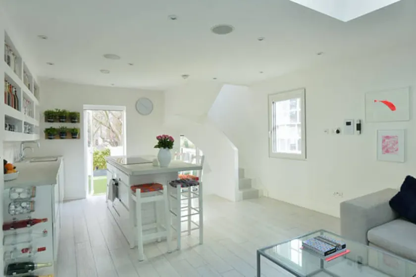 Tout le luxe 2 Bed Townhouse Central London. - Image 1