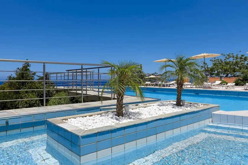 Cozy Pool Front Apartment With sea View Elia RU - Image 1