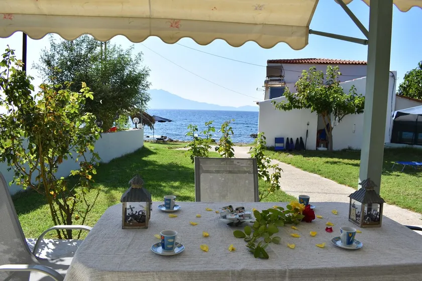 Ravdoucha  House on the beach - Image 1