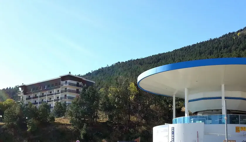 Ideally located 100 meters from the gondola: skiing in winter, mountain biking in summer. - Image 1