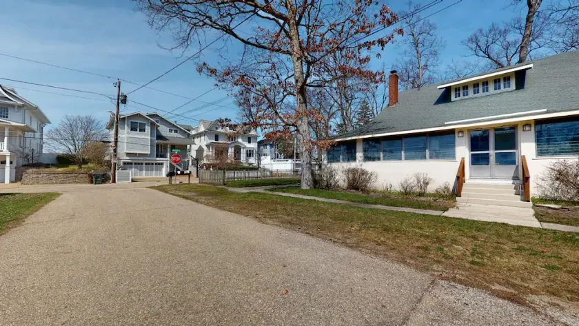 FT Away From Lake MI Beaches Golf Tennis Park Trails & More Dog Friendly New AC - Image 1