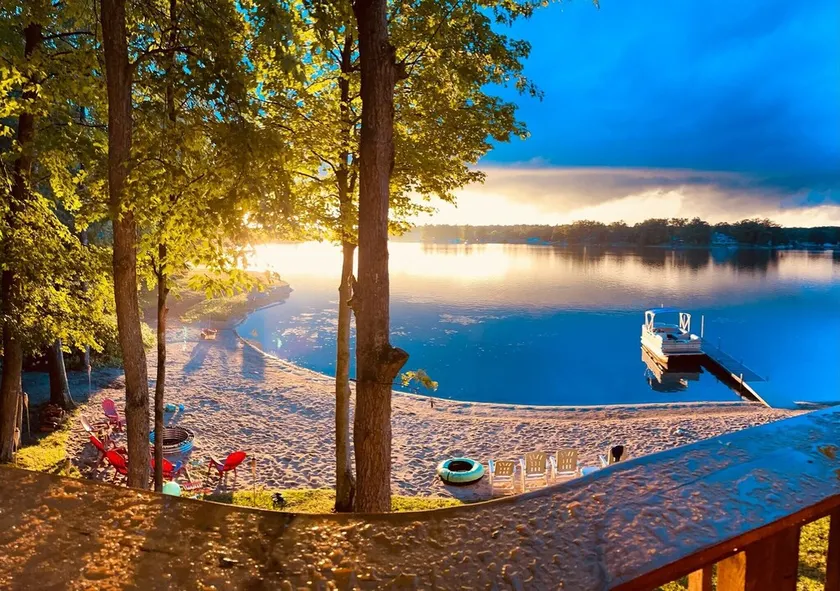 Family Friendly Beachfront Lakehouse - Image 1