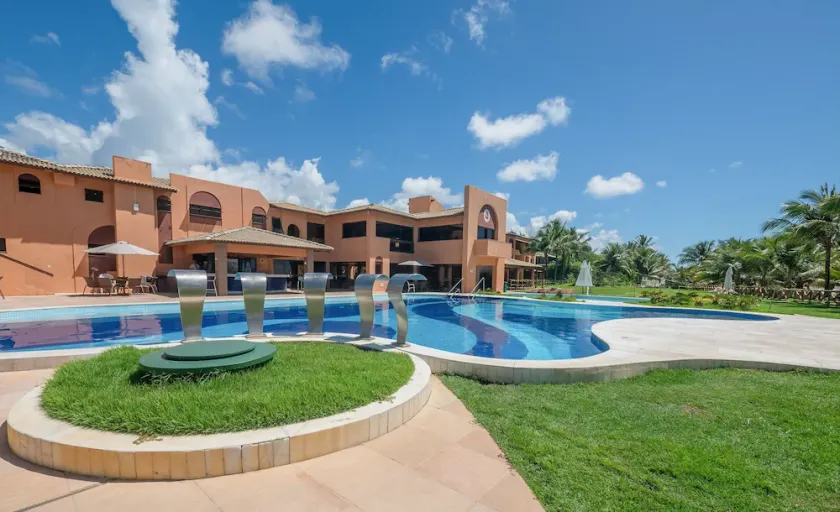 Condomínio c/ Academia e Piscina em Guarajuba - Camaçari GSH - Image 1
