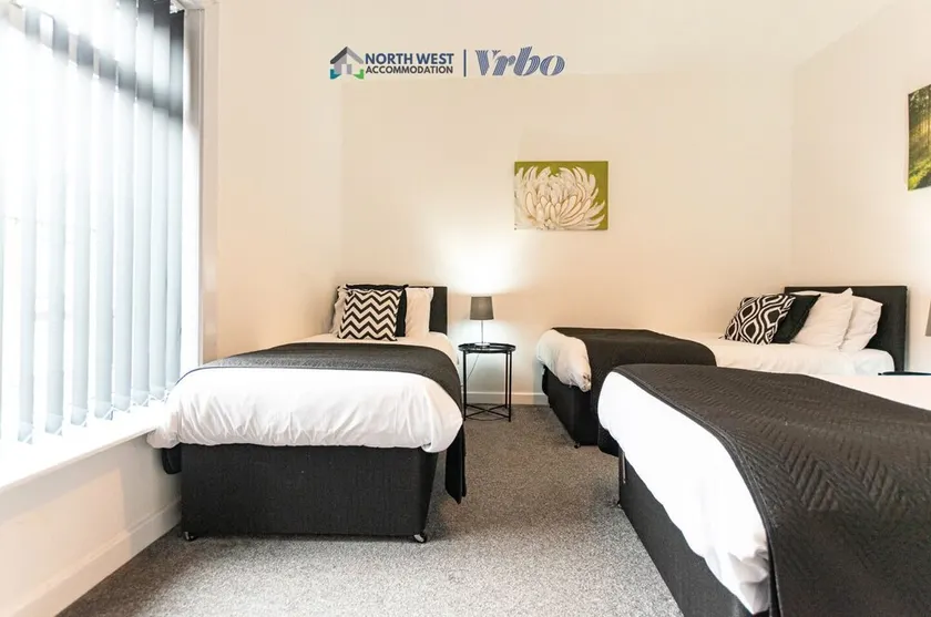 Fully furnished 2 Bedroom House in Bolton – Contractors Welcome - Image 1