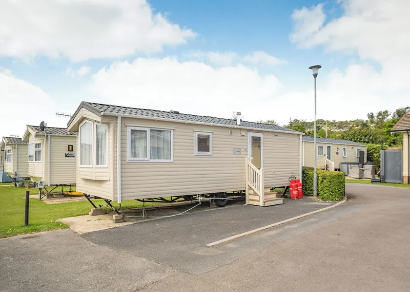 Caravan with one double and one twin. - Image 1