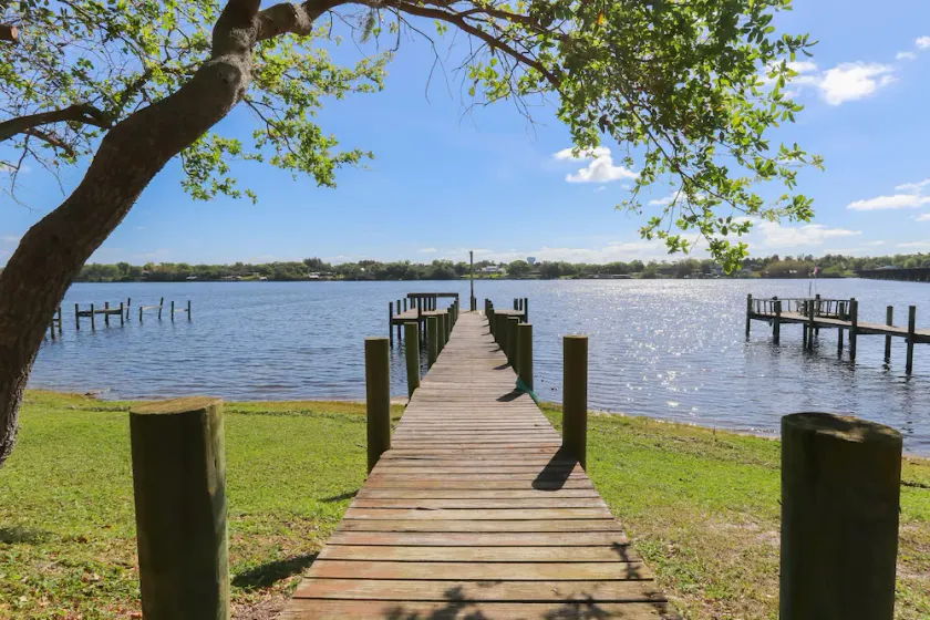 Riverfront Retreat, Private Docks, on Small Acreage.  - Image 1