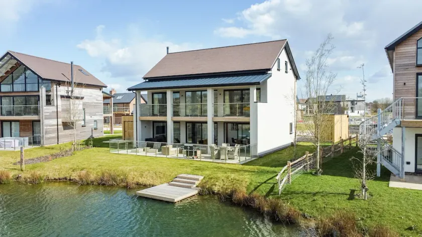 Lakeside property with spa access on a nature reserve Overton Island 11 OI11 - Image 1