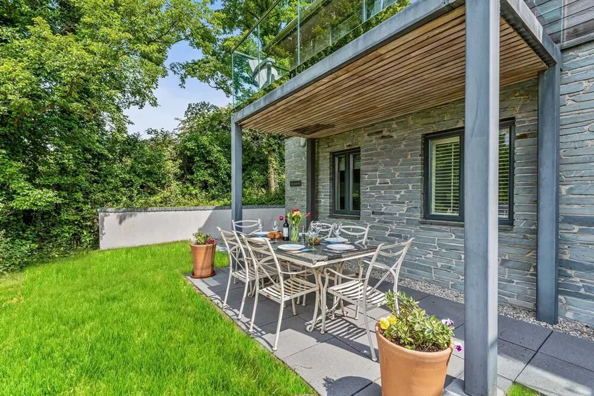 A stunning contemporary Cornish home boasting superb coastal views, swimming pool & sauna - Image 1