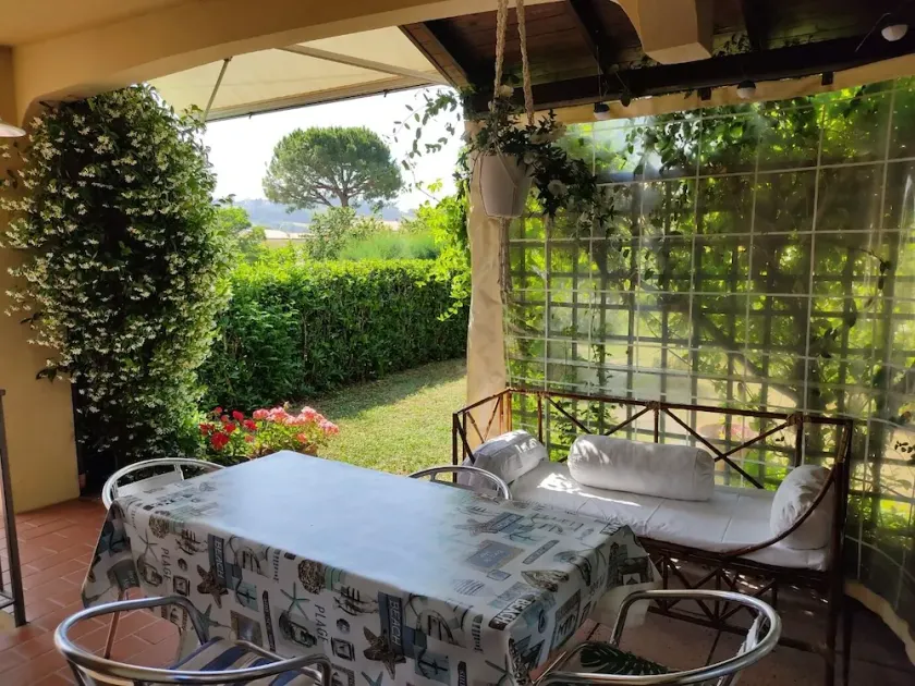 Villino del Sorriso-Three-room apartment near the sea and services, garden, parking space - Image 1