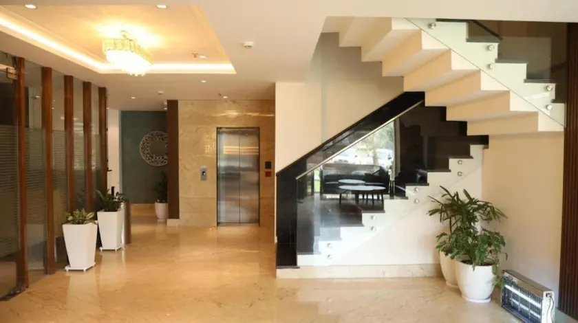 Hotel Western Premium - Image 1