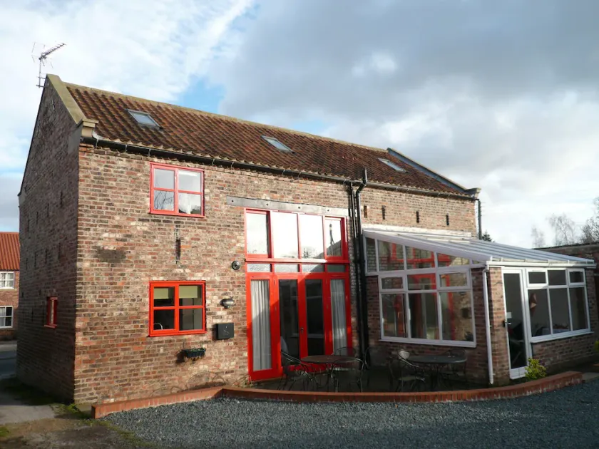 Converted farmstead that sleeps 26; 6 showers, 2 baths;table tennis; sauna; gym. - Image 1