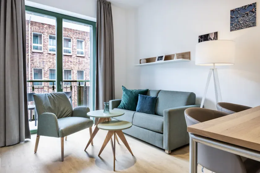 Geschmackvolles Apartment mit Balkon Zentral Gelegen im Alten Hafen von Wismar - Image 1