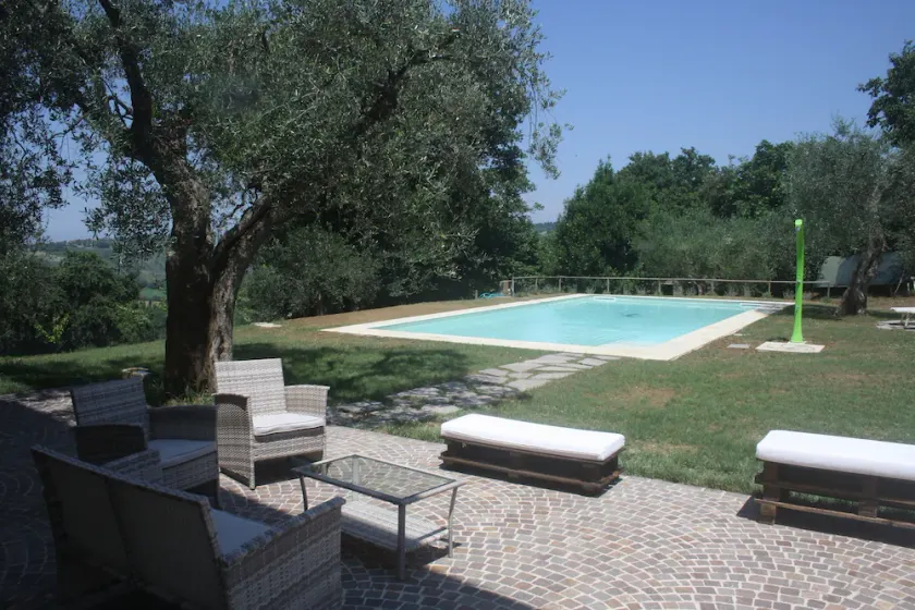 Appartamento in casa bifamiliare con parco e piscina esclusivi a 10' dal mare - Image 1
