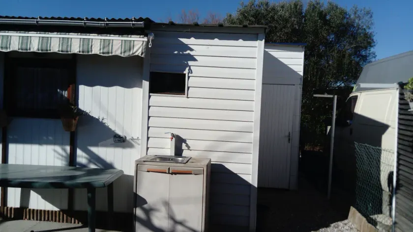 Chalet i campingWell placeret stille, ved siden af ?? poolen, smuk terrasse i skyggen - Image 1