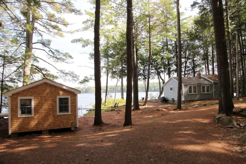 Lugn Lakeside Cabin - Image 1