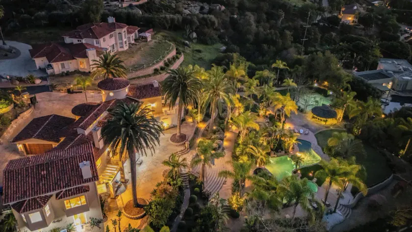 Sunset Estate by Avantstay Sleeps 20 Resort-style Pool + Gorgeous Grounds Exclusive Poway Stay - Image 1