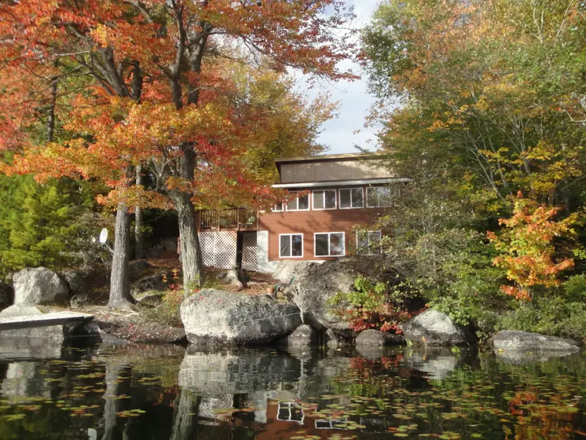 Schöne Lakefront Cottage mit Bergblick - Image 1