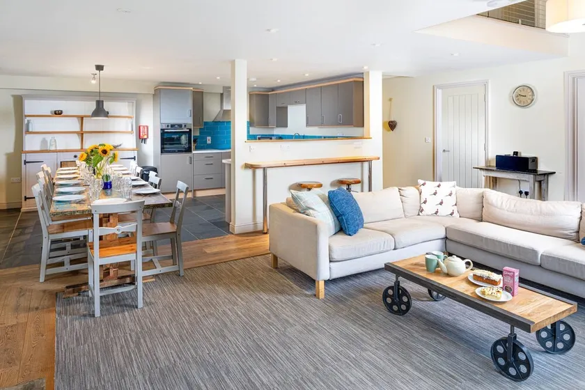 Sleeps 14, 7 Bedrooms, 2 Dogs Welcome, No Smoking, Wood burner, Garden, Cot and Highchair,  Children - Image 1