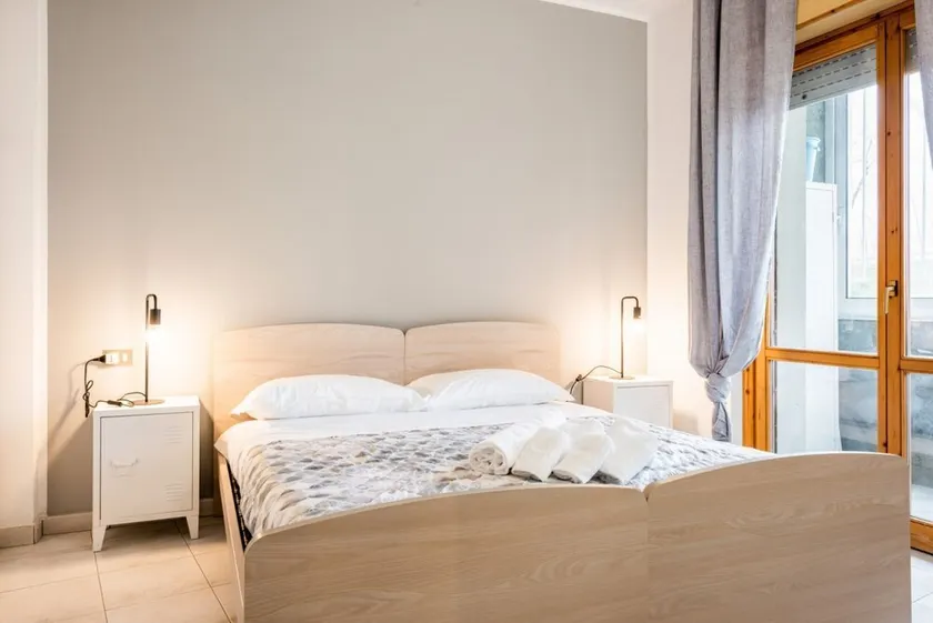 GuestHost - Comfortable and modern apartment of about 50 square meters with two balconies, able to accommodate up to 4 people, is located on the 1st floor of a building without a lift. The flat is situated in Luni Mare, in an area full of services, conve - Image 1
