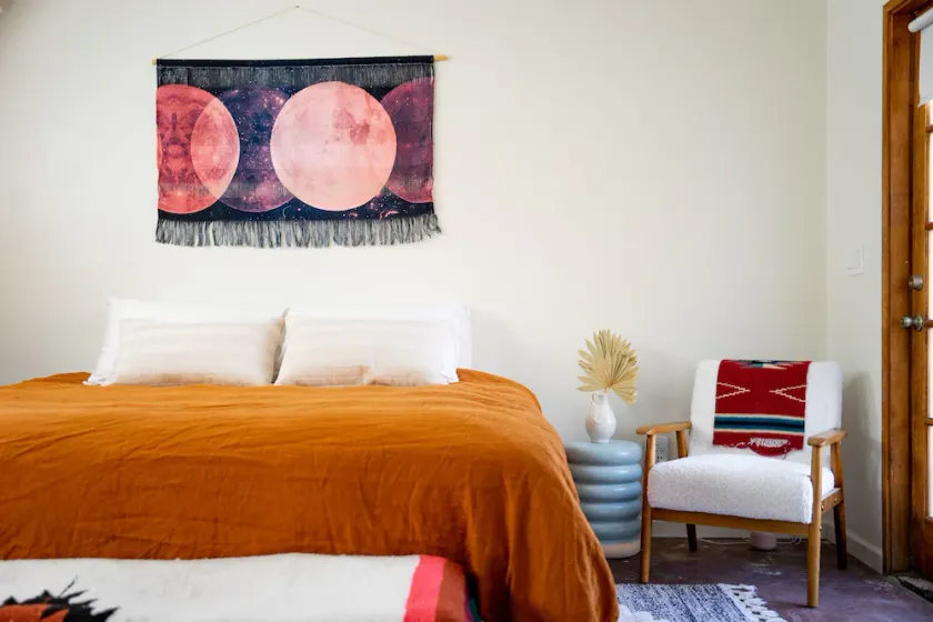 Hues Casita - Airy Studio Near U of A - Image 1