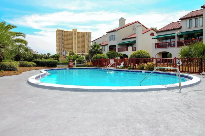 Resort Studio on Lagoon with Balcony, Pool, Sauna, Dock, Etc - 1 Block to Beach! - Image 1
