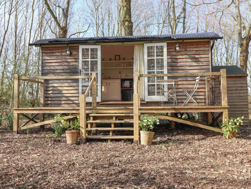 Woodland Retreat Shepherd's Hut - Image 1