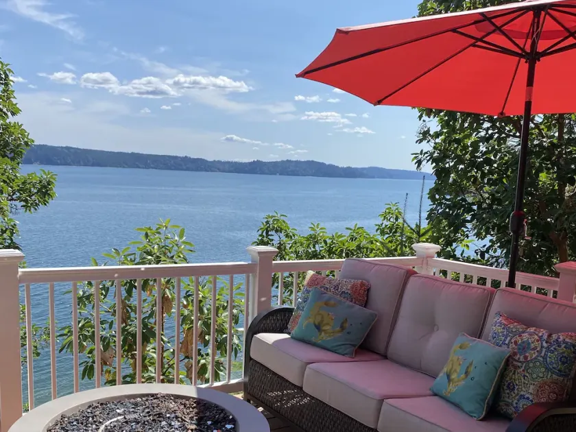 Quiet Waterfront Oasis with private beach - Image 1