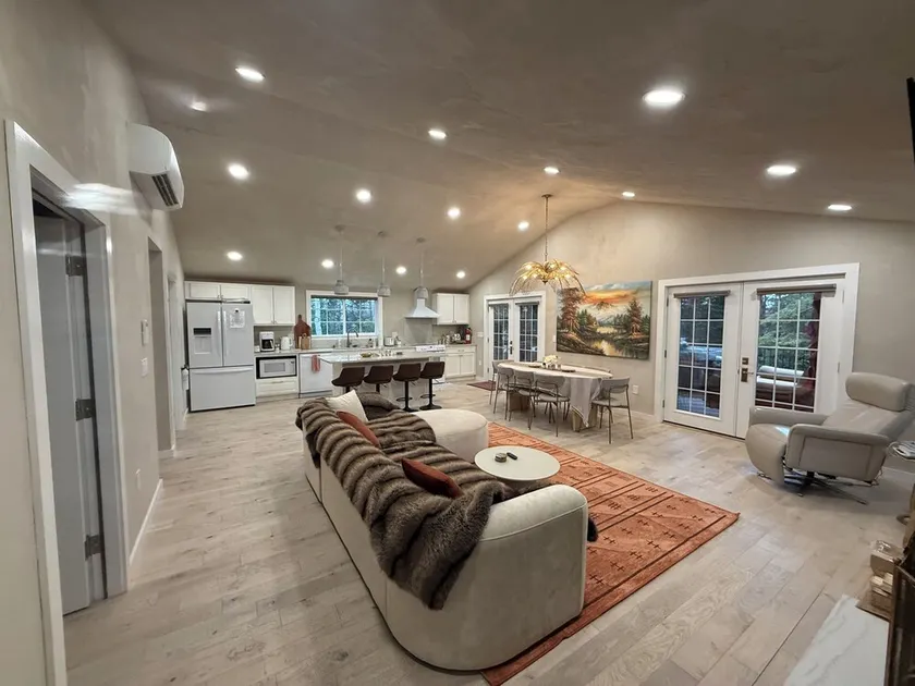  Luxury 3/2, Wheelchair access, Hot Tub+Lift, Yard, Fireplace Walk to Lighthouse - Image 1