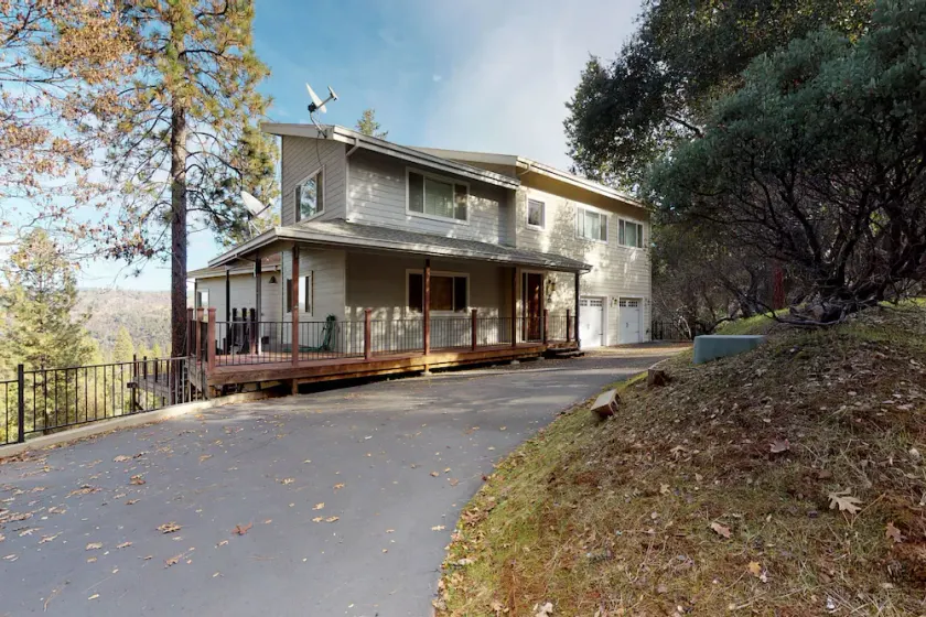 Dog-friendly maison avec deux lofts, terrasse, piscine partagée, 3 plages! - Image 1