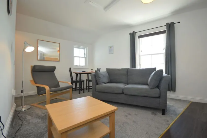 Buzzard Apartment located on Tobermory High Street - Image 1