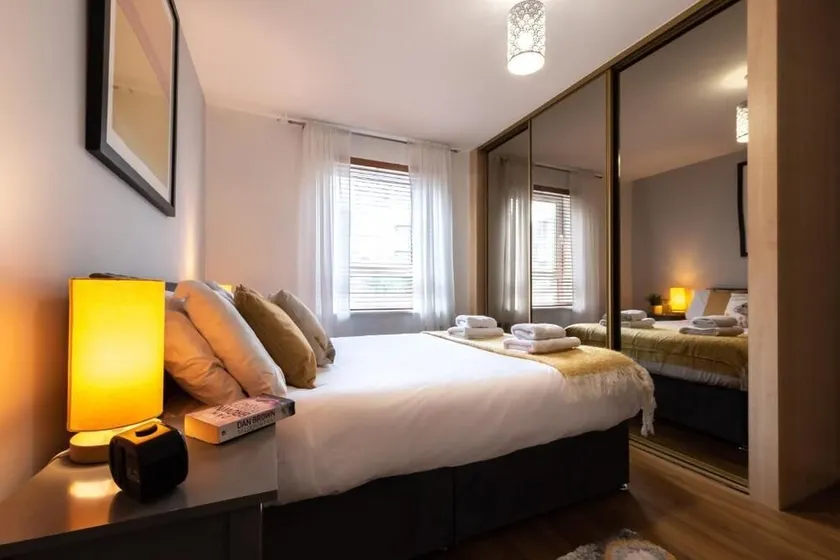 Black Moon 2 bed 2 bath Central location - Image 1
