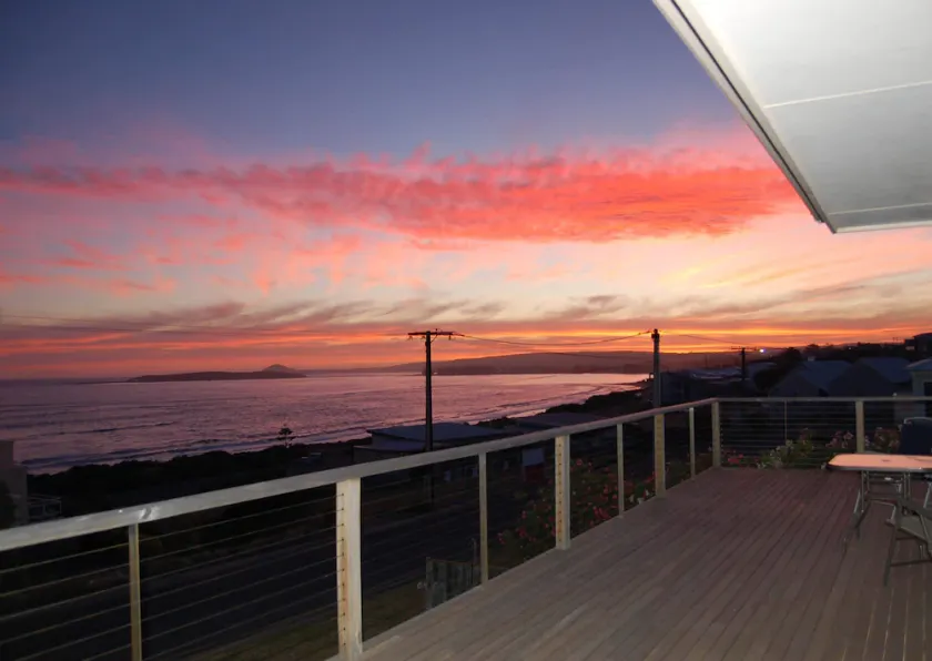 98 Seagull Avenue: impresionantes vistas perfectas para hasta 12 huéspedes - Image 1