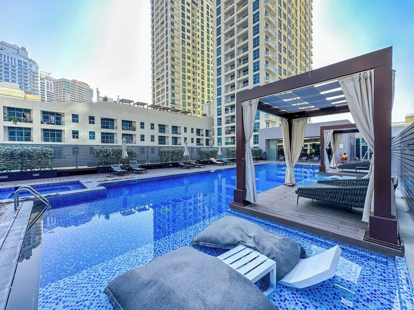 Sky-High Marina Chic - Image 1