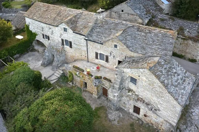 Beautiful Causse-style house just a stone's throw from the Tarn Gorges canyon—swimming spot 15 minutes away - Image 1