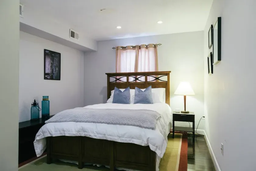 Balt-Amore!  Spacious 4 bedroom that sleeps 10 comfortably - Image 1