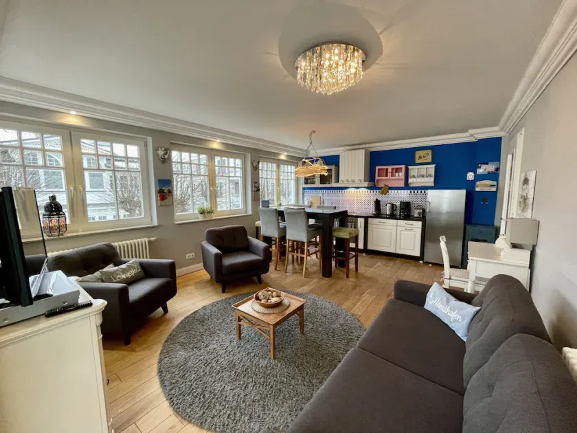 2 bedroom luxury apartment on the Kurpark near the beach with 2 balconies, 3 x TV, WiFi - Image 1