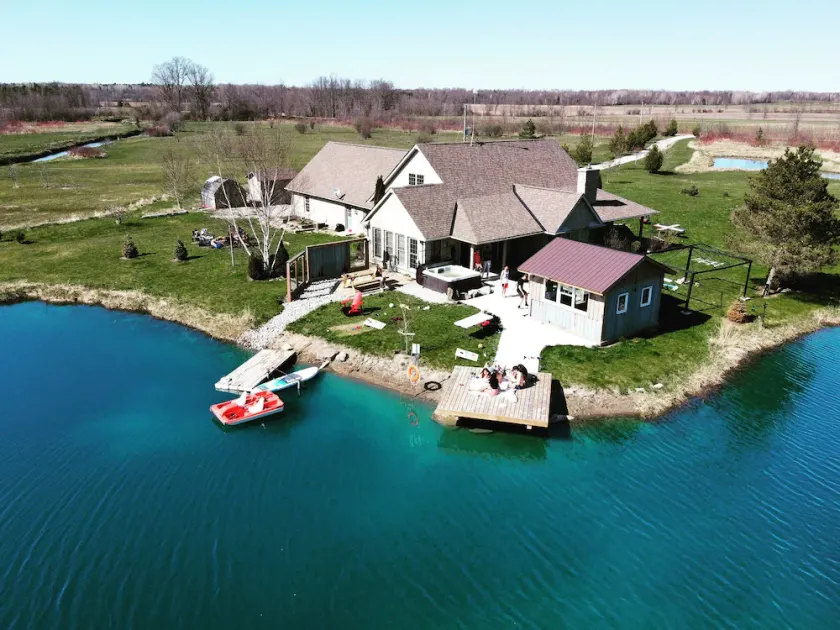 Stunning Private Cottage with beautiful Pond On 20 Acre Property - Image 1