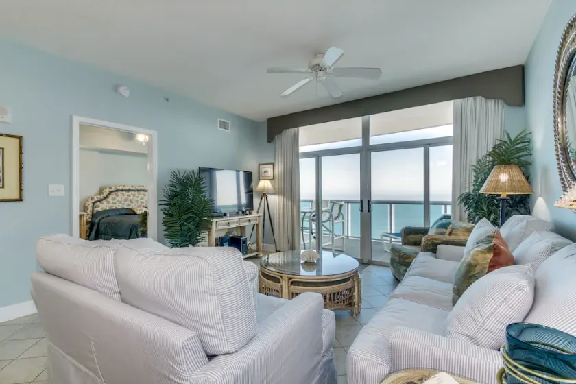 Wunderschön eingerichtetes Penthouse mit 3 Schlafzimmern und 2 Bädern - Image 1