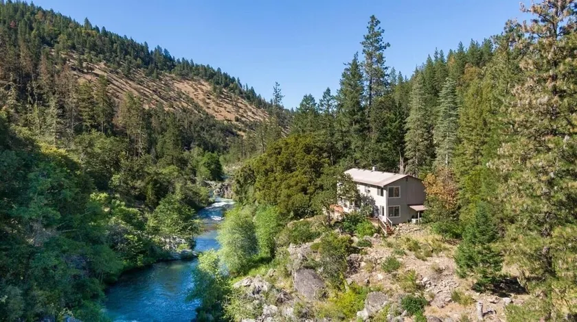 Applegate Riverside Retreat - Image 1